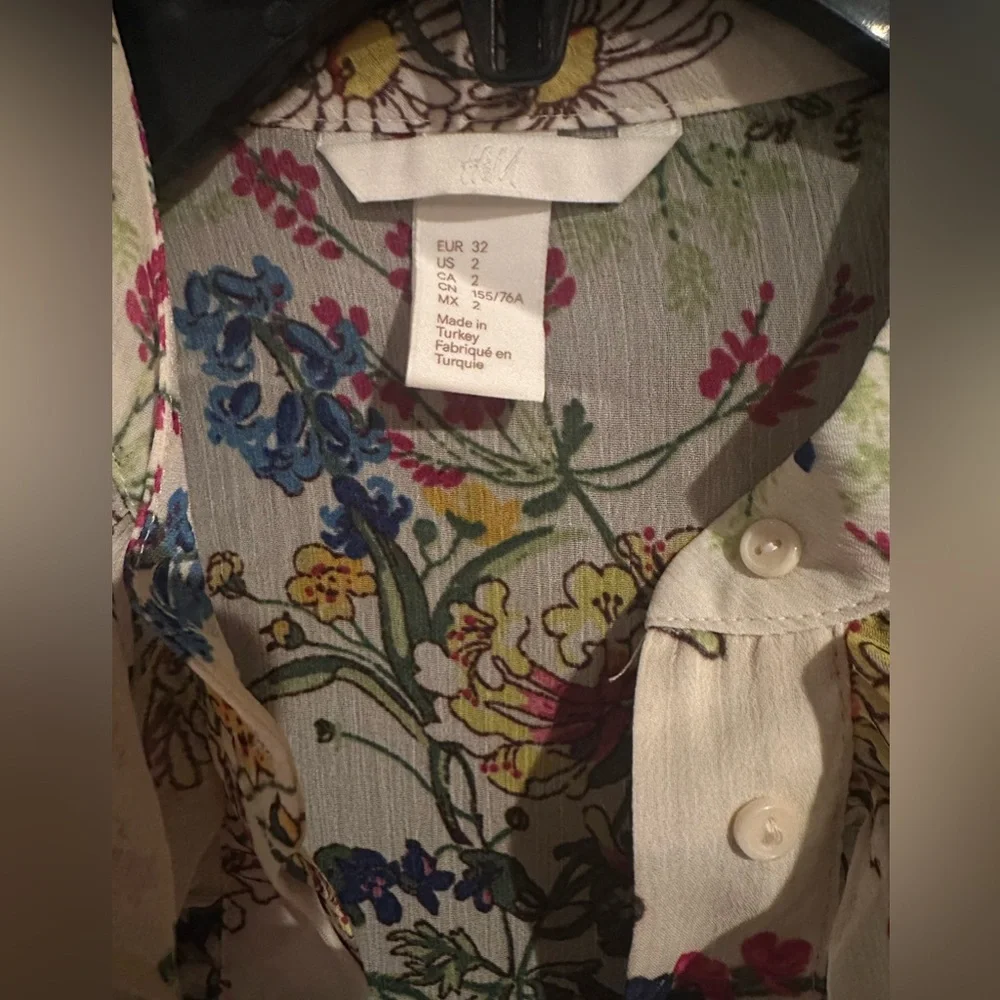Floral Ruffled Button Up Blouse - Picture 3 of 4